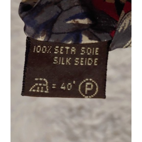 Givenchy 100% Silk Showy Rose Gentlemans Tie - Picture 9 of 9